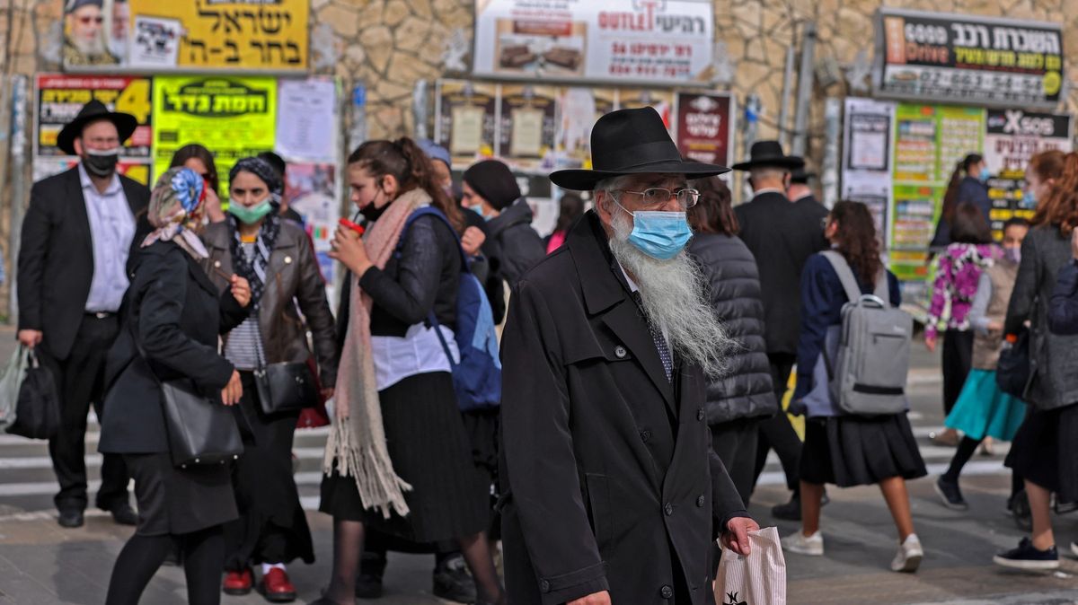 Experti v Izraeli volají po návratu covid pasů, počet nakažených roste